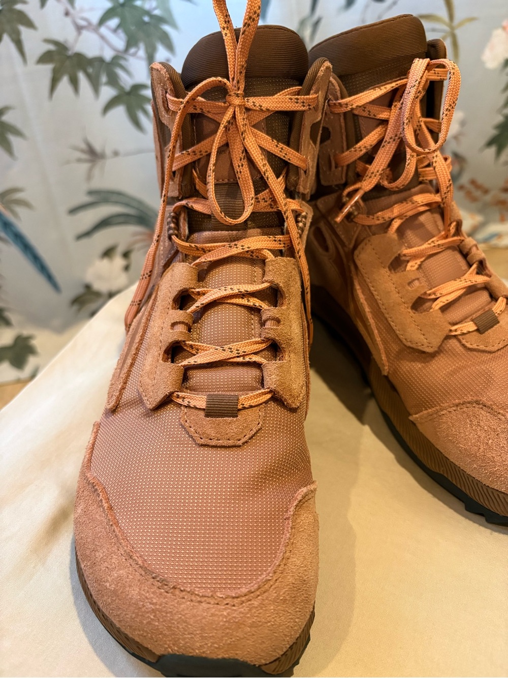 Altra Women’s Lone Peak Hiker Salmon/ROSE Suede Hiking Boots Sz 9.5 - Picture 2 of 7